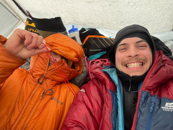 Tucking with our only sleep on glacier Fitz Roy Norte. The red elastic cord is bound to the top corners of the bag and is tucking under us when we sleep to keep the blanket.