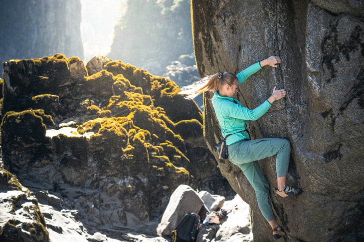 Shanise Reddekopp embraces Sunshine and Waterdrops (V4) at Gold Beach.