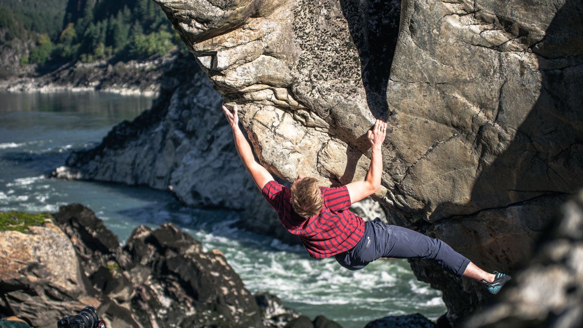 Skip the Weekend Crowds in Squamish. Try This Nearby Bouldering Paradise Instead.
