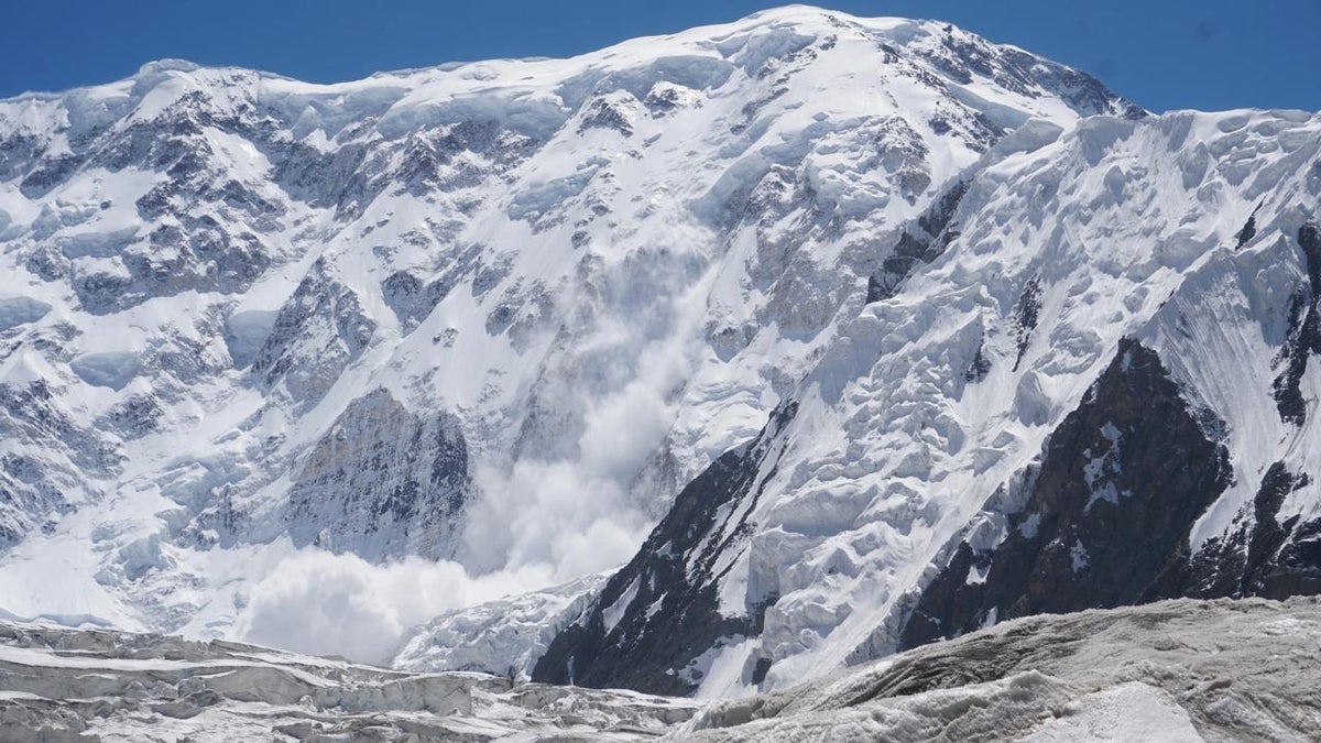 Chaos on Pobeda Peak Leaves Four Climbers Dead