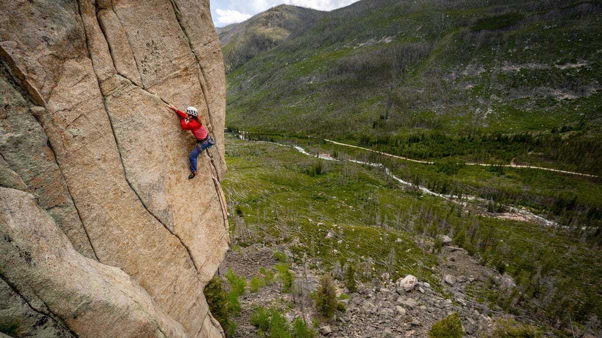 파산? 다음 여행을 위해 저축하고 계십니까? 이것은 예산에 맞는 등반가를 위한 최고의 장비입니다