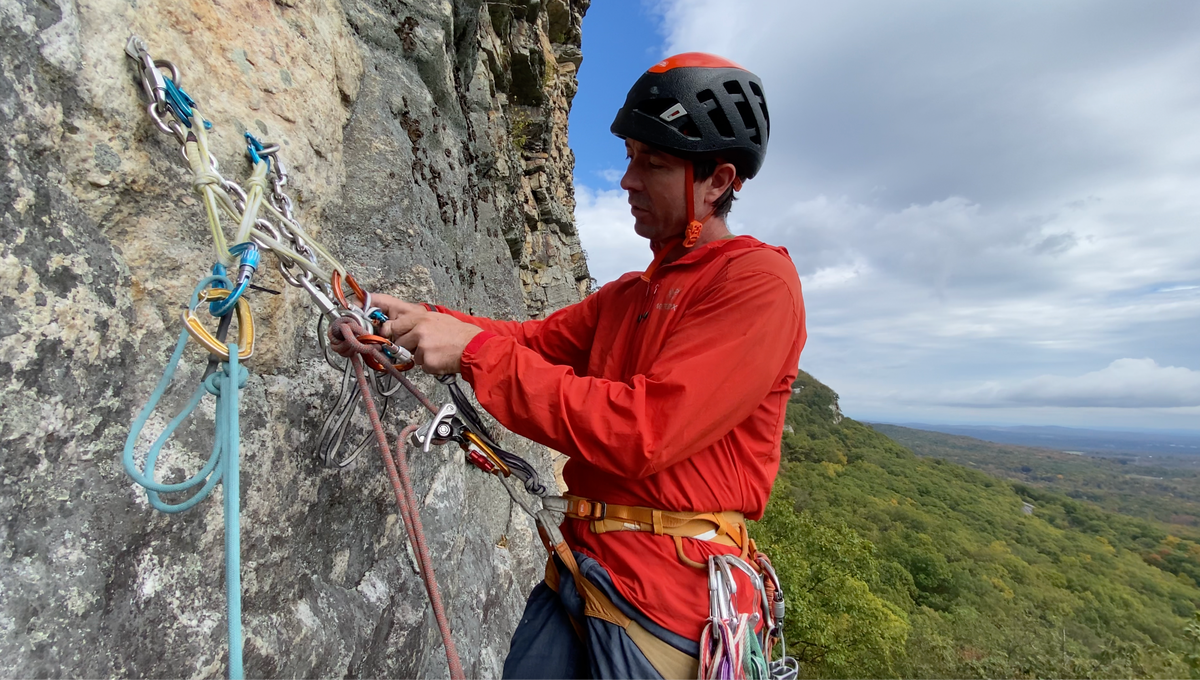 아마도 그리그리(Grigri)로 라펠을 해서는 안 될 것입니다. 이것이 허용되는 유일한 방법입니다.