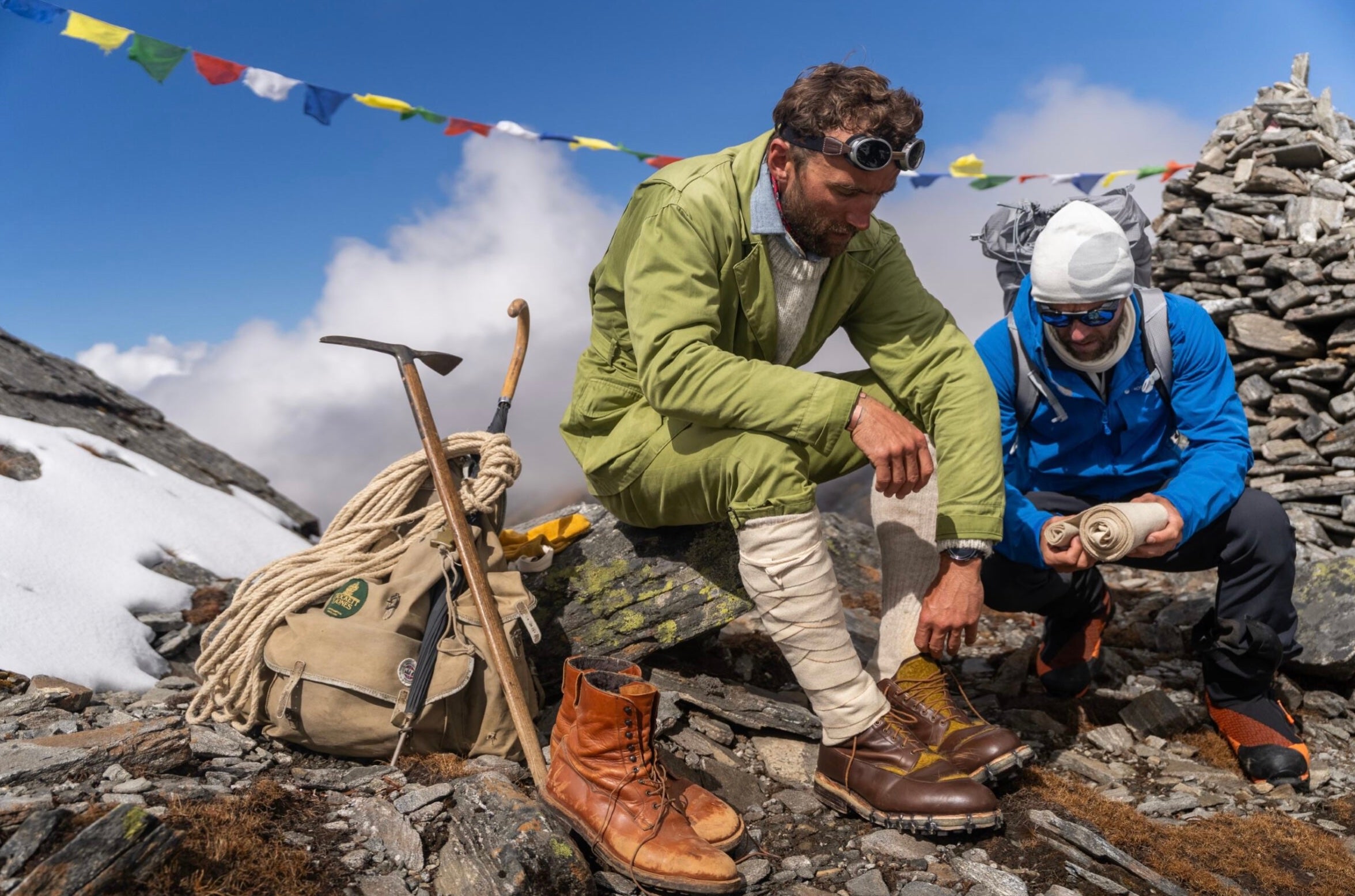 Merlet ローデンコート himalaya Mountaineer Braves Himalayas with 100-Year-Old Everest Gear