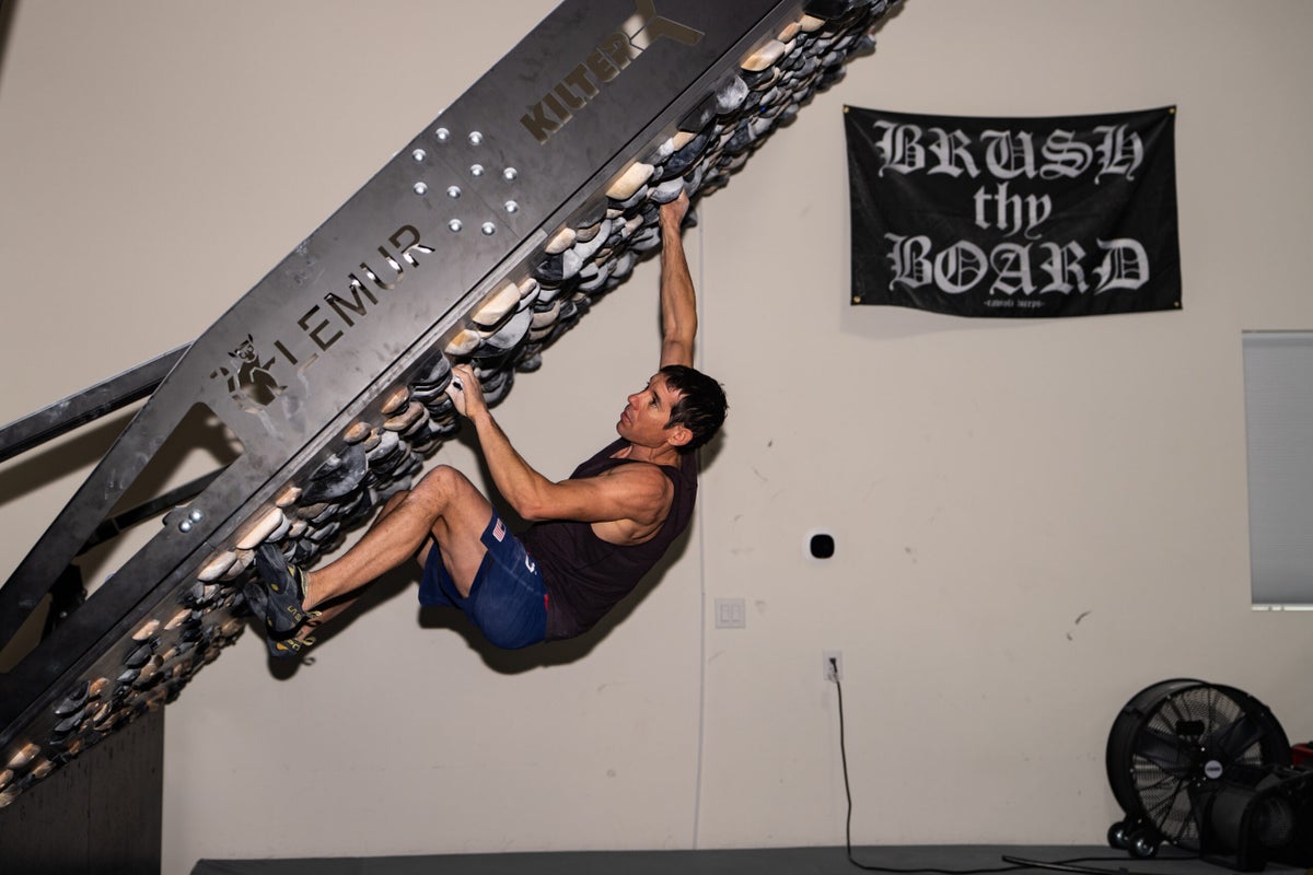 How Alex Honnold Is Preparing to Free Solo Taipei 101
