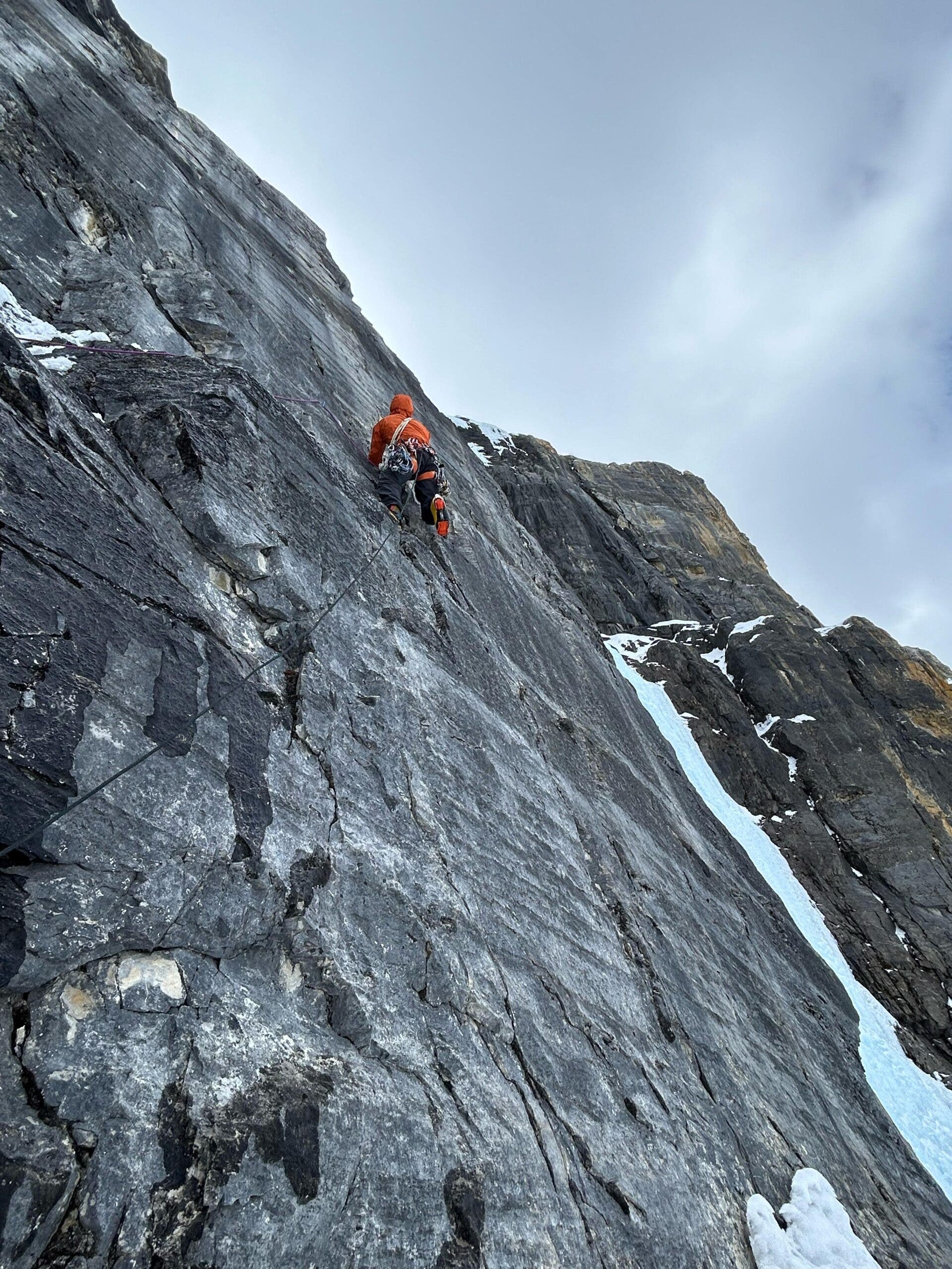 The author leads a techy M6 slab on the Stanley Headwall, B.C.—perfect terrain for his all-time favorite mixed glove: Hestra’s Ergo Grip Active.