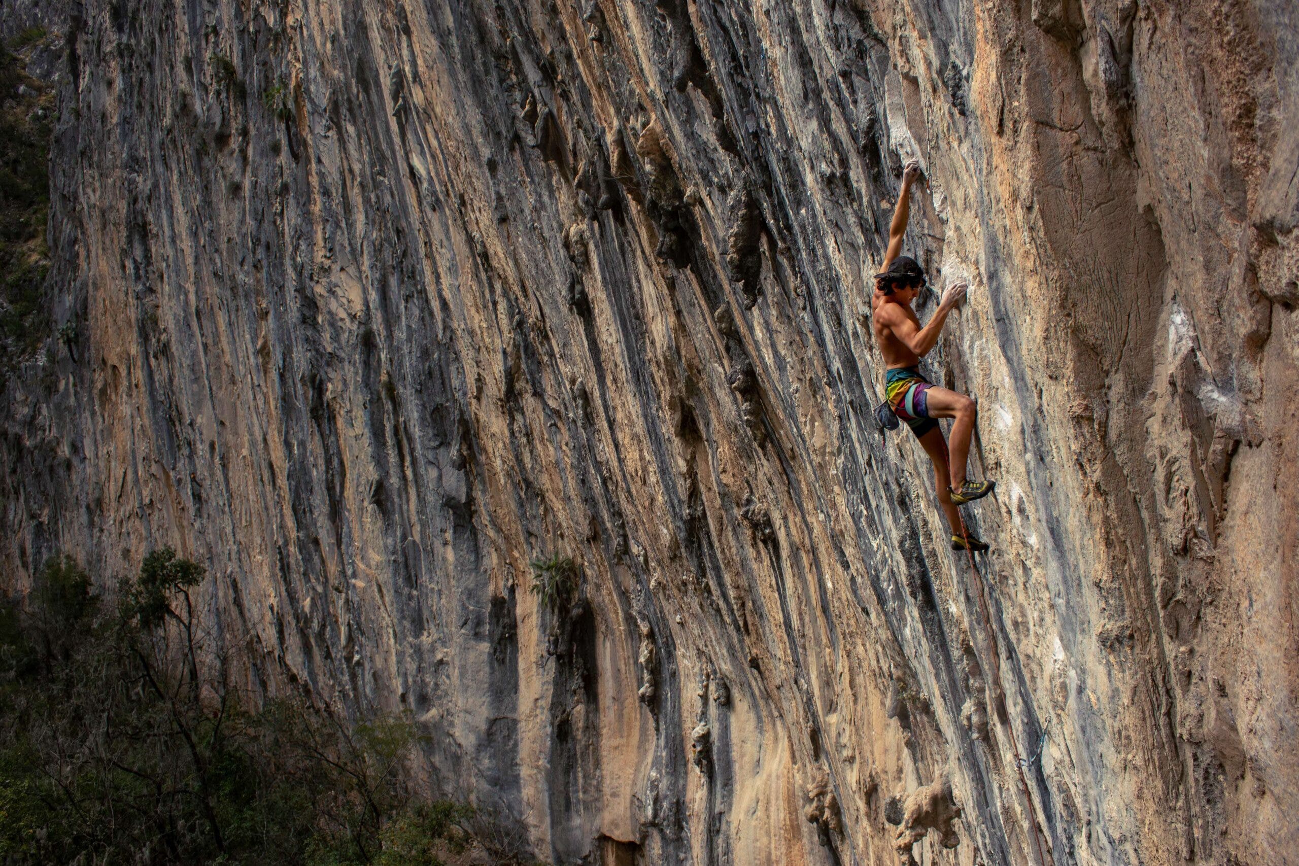 Zepeda trains for El Chamán Loco on Infierno del Dante (5.13c).
