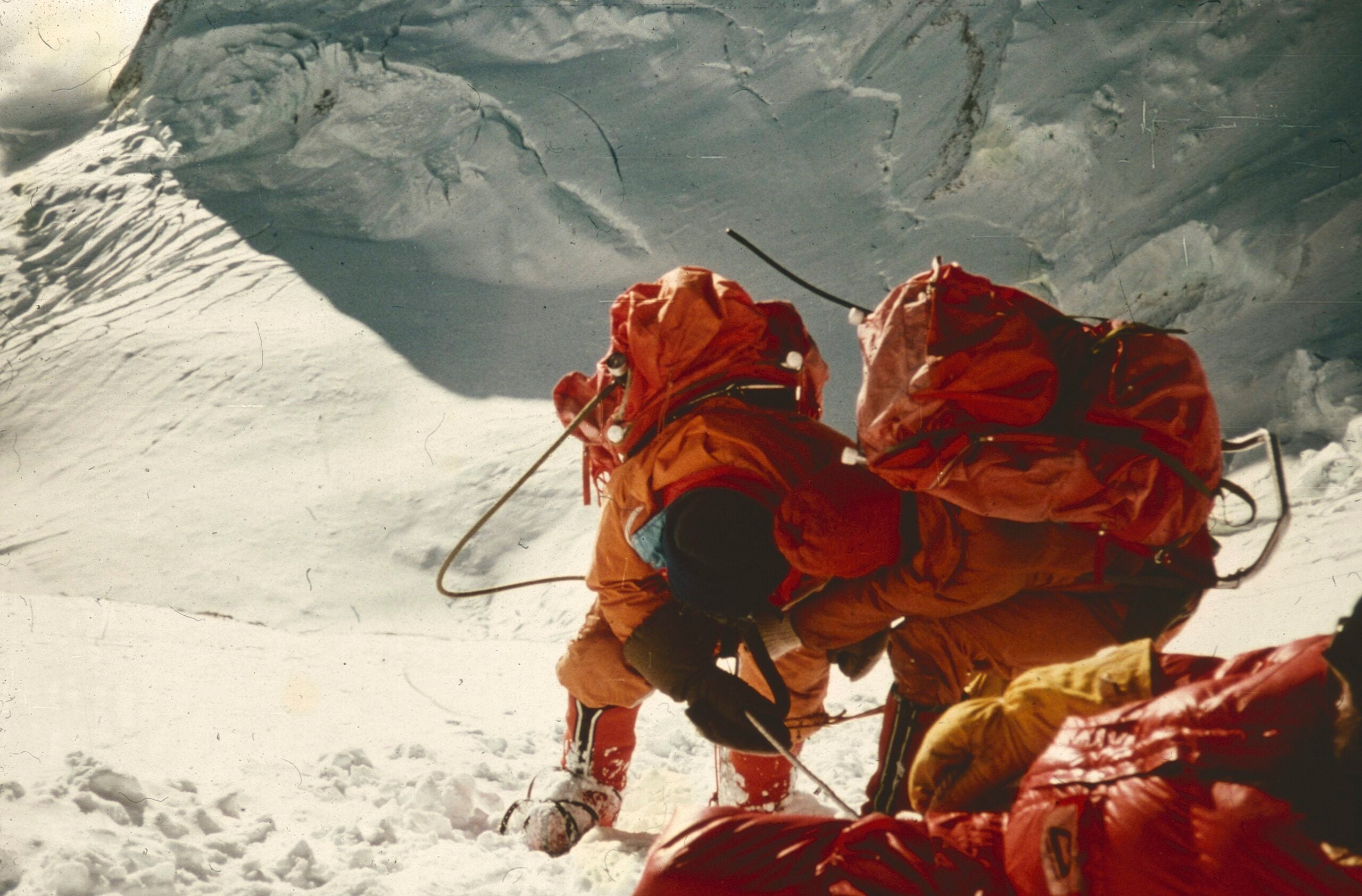 The Story of Mount Everest's First Death Zone Rescue - Climbing