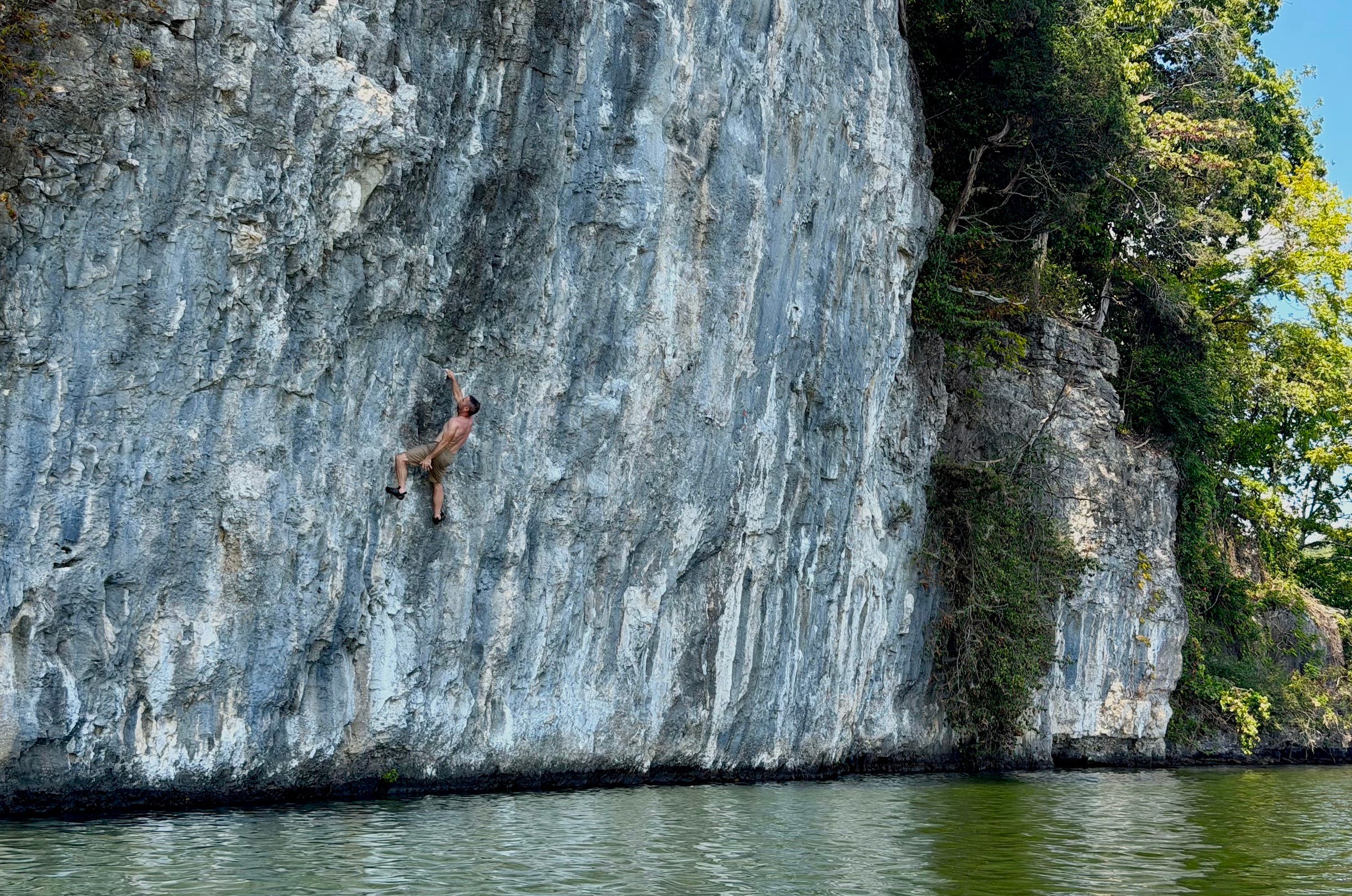 deep water soloing on Gray's Bluff