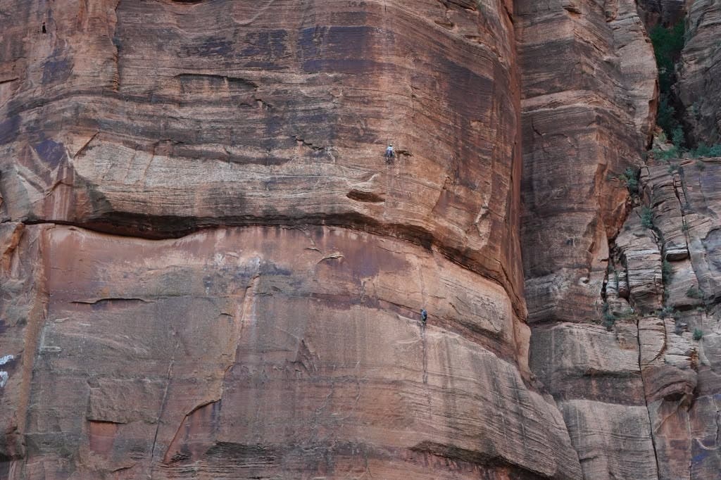 climbers climb vertical crack in zion